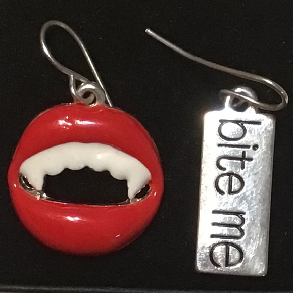 🧛‍♀️NWOT Vampire Mismatch Earrings🧛‍♀️ - Picture 2 of 2